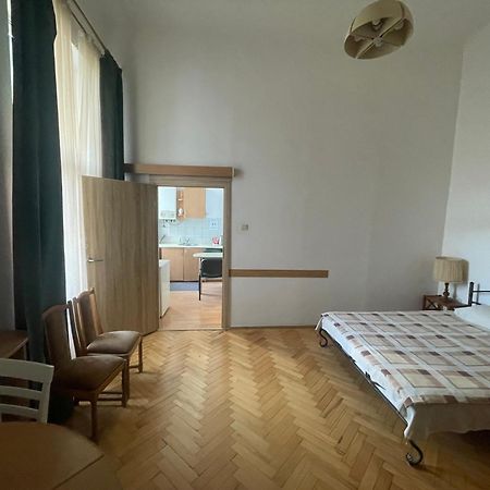 Guest Rooms Львов Экстерьер фото